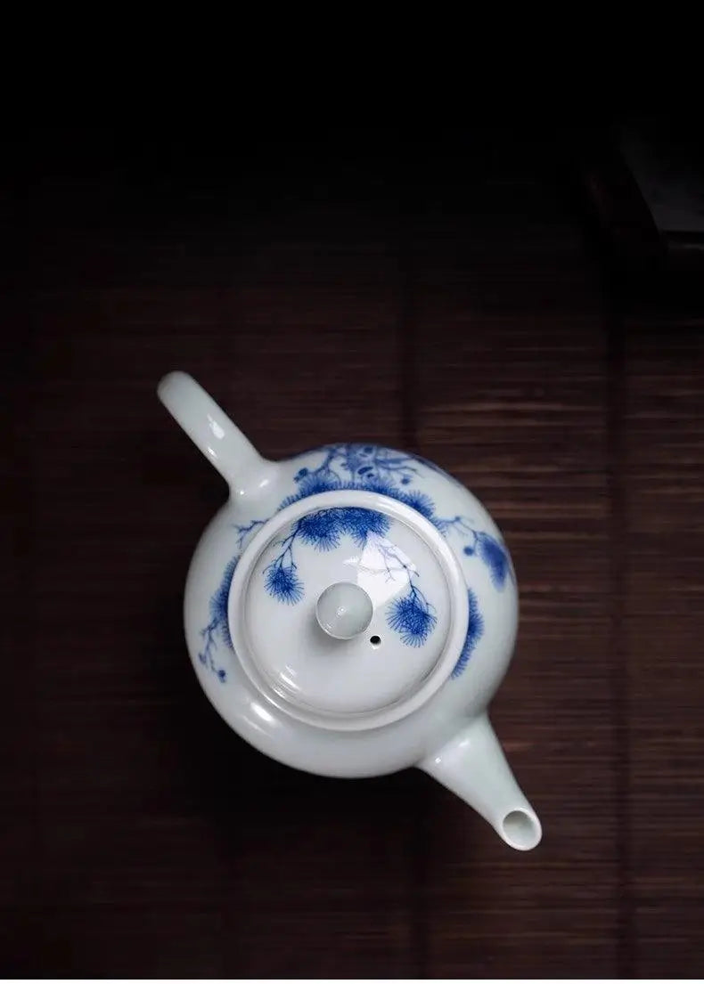 Jingdezhen-Teapots-Guide: Crafting, Collecting, and Valuing - Blue-and-White